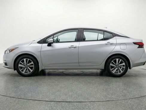 Used 2025 Nissan Versa SV image 5