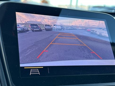 Used 2019 Chevrolet Malibu Hybrid w/ Leather Package image 20