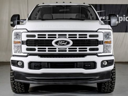 Used 2025 Ford F350 XLT AWD/4WD image 3