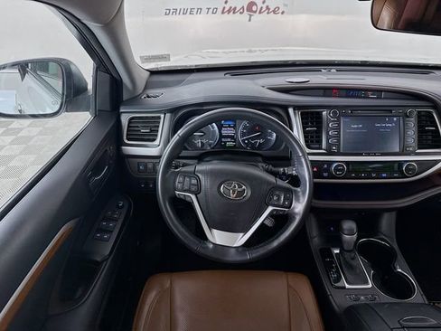 Used 2017 Toyota Highlander Limited Platinum image 26