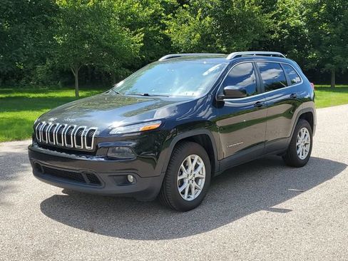 Used 2015 Jeep Cherokee Latitude AWD/4WD image 2