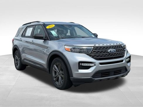 Used 2021 Ford Explorer XLT w/ Equipment Group 202A RWD image 31