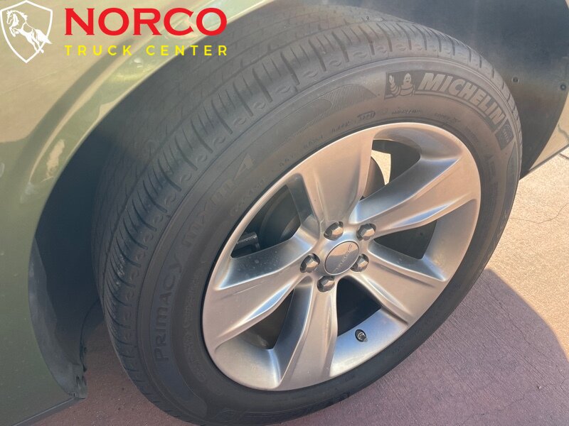 Used 2022 Dodge Challenger SXT RWD image 18
