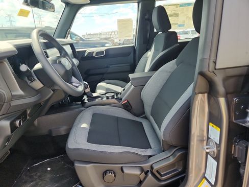 New 2025 Ford Bronco Base image 9
