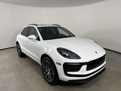 Certified 2025 Porsche Macan AWD/4WD image 9