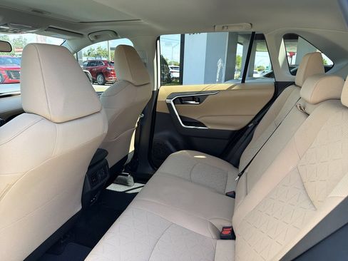 Used 2021 Toyota RAV4 XLE w/ Convenience Package FWD image 14