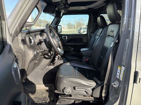 Used 2019 Jeep Wrangler Unlimited Sahara w/ Quick Order Package 24M Moab image 11