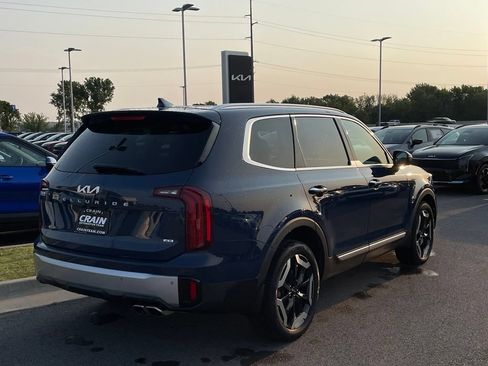 Certified 2023 Kia Telluride S w/ S Sunroof Package AWD/4WD image 7