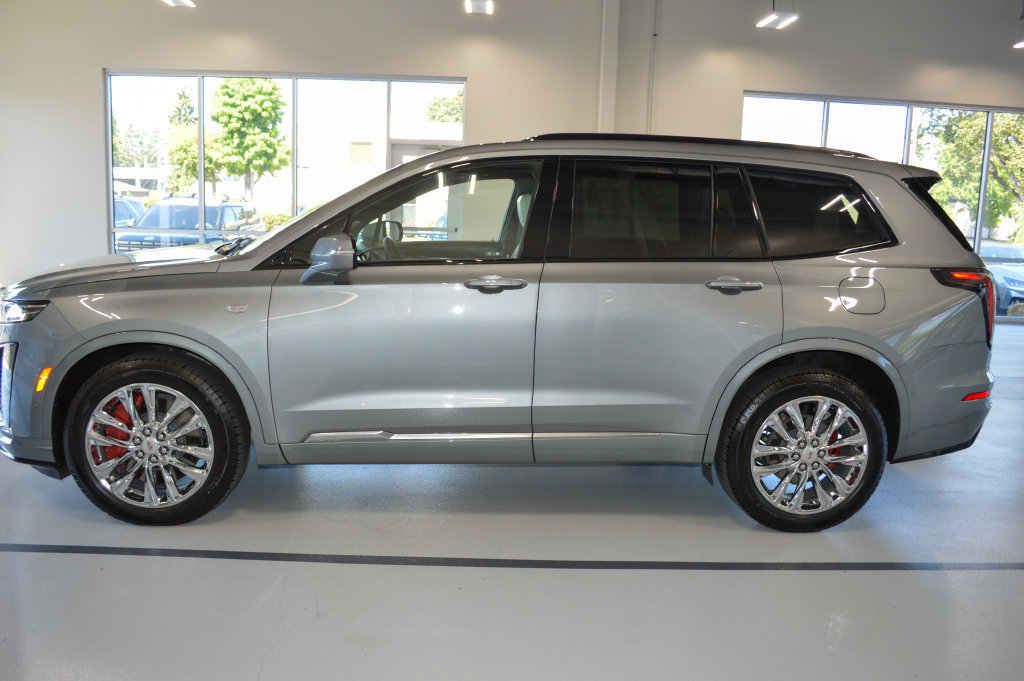 Used 2023 Cadillac XT6 Sport w/ Technology Package AWD/4WD image 7