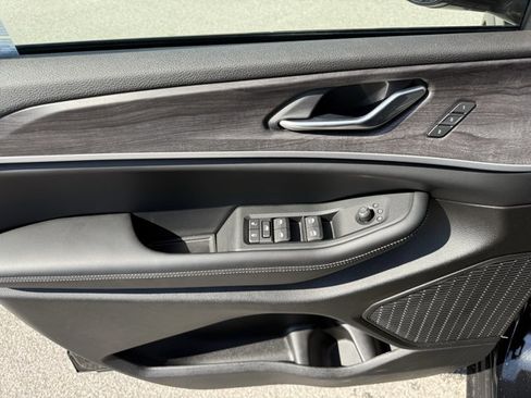 New 2025 Jeep Grand Cherokee Limited w/ Black Appearance Package image 25