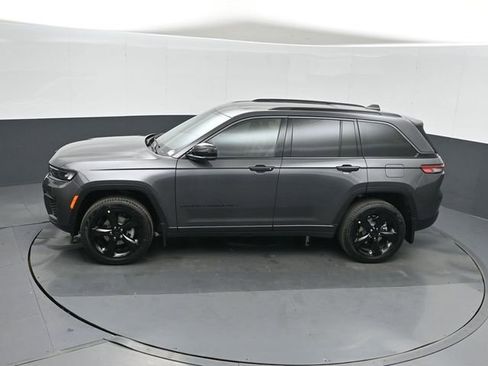 New 2026 Jeep Grand Cherokee Limited w/ Limited Altitude Package AWD/4WD image 35