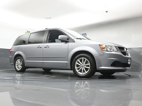 Used 2014 Dodge Grand Caravan SXT FWD image 27