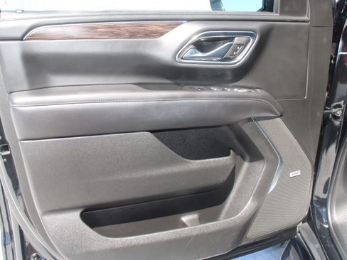 Used 2021 Chevrolet Tahoe LT w/ LT Signature Package RWD image 10