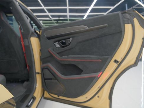 Used 2023 Lamborghini Urus Performante AWD/4WD image 38