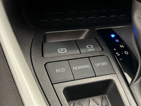 Used 2025 Toyota RAV4 LE FWD image 32