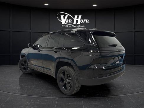Used 2025 Jeep Grand Cherokee Altitude AWD/4WD image 5