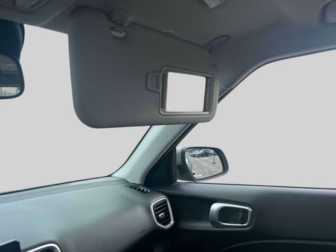 Used 2022 Hyundai Venue SEL FWD image 28