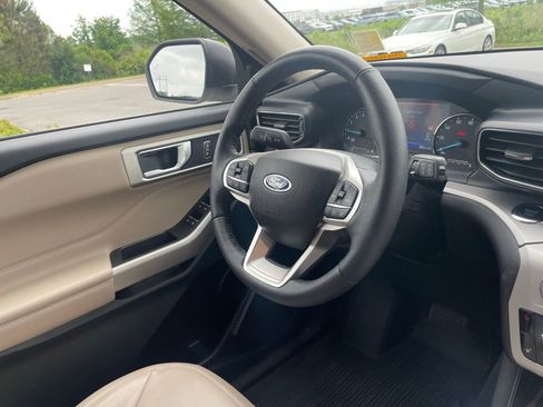 Used 2023 Ford Explorer XLT w/ Equipment Group 202A RWD image 29