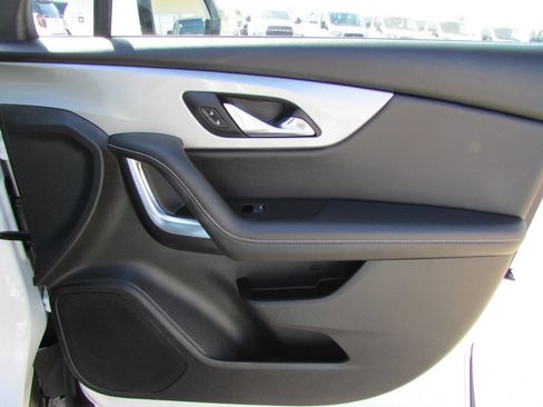 Used 2025 Chevrolet Blazer LT FWD image 19