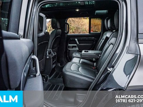 Used 2023 Land Rover Defender 110 X-Dynamic SE image 21