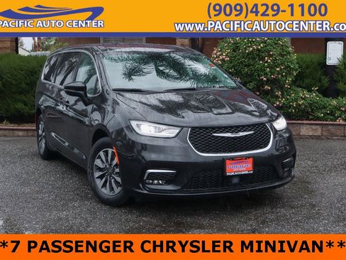 Used 2023 Chrysler Pacifica Touring-L image 1