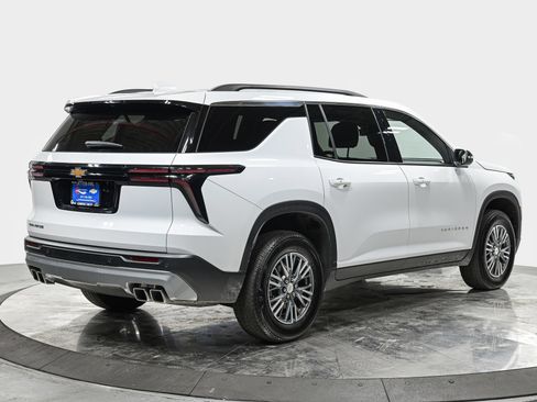 Used 2025 Chevrolet Traverse LT FWD image 7