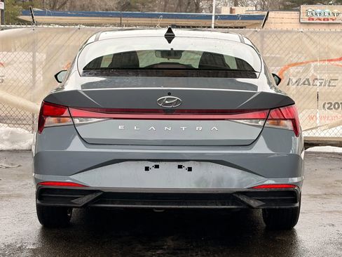 Used 2022 Hyundai Elantra SEL image 10