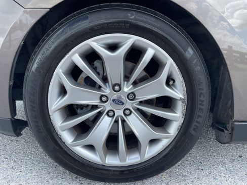 Used 2016 Ford Taurus Limited FWD image 25