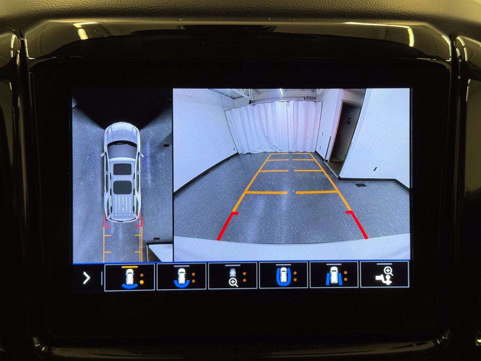 Used 2021 Chevrolet Traverse Premier AWD/4WD image 16