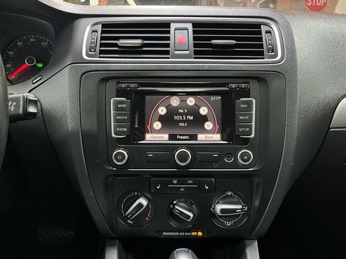 Used 2011 Volkswagen Jetta SEL FWD image 15