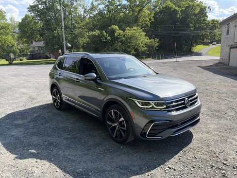 Used 2022 Volkswagen Tiguan SEL R-Line AWD/4WD image 3