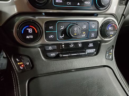 Used 2020 Chevrolet Suburban Premier image 34