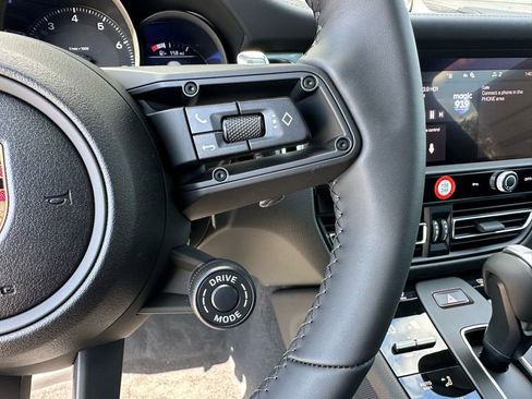 Used 2026 Porsche Macan image 17