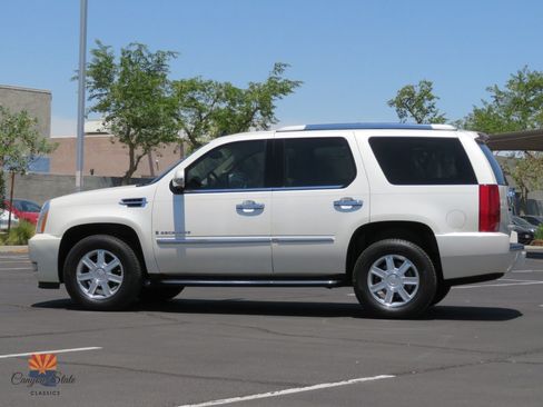 Used 2008 Cadillac Escalade AWD image 7