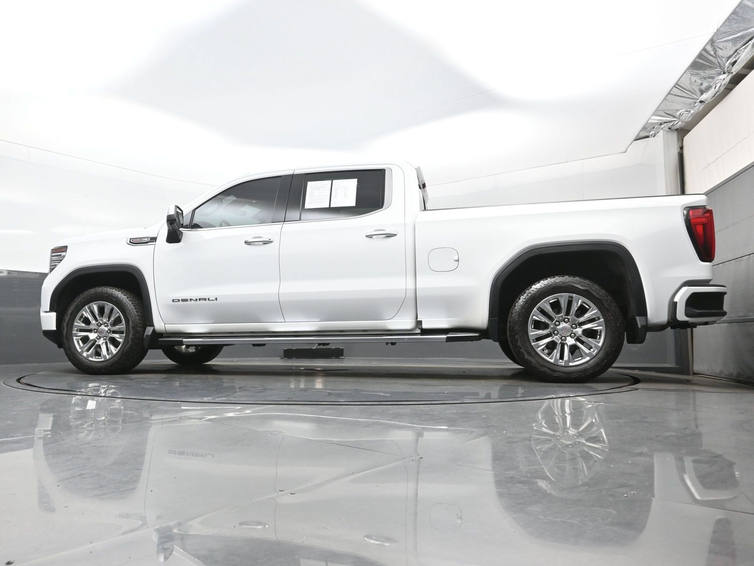 Used 2023 GMC Sierra 1500 Denali w/ Technology Package AWD/4WD image 28