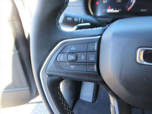 New 2025 Jeep Grand Cherokee Laredo image 18