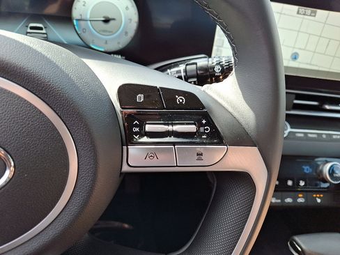 Used 2023 Hyundai Elantra Limited image 21