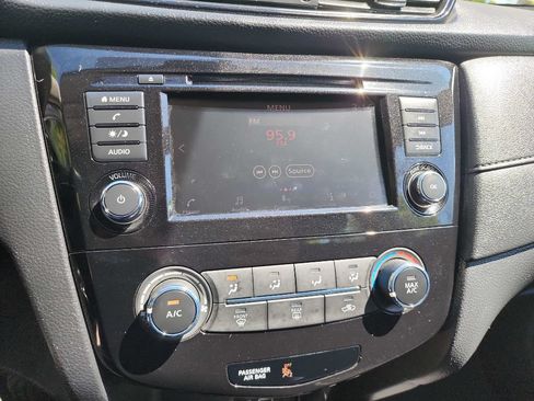 Used 2018 Nissan Rogue S FWD image 21