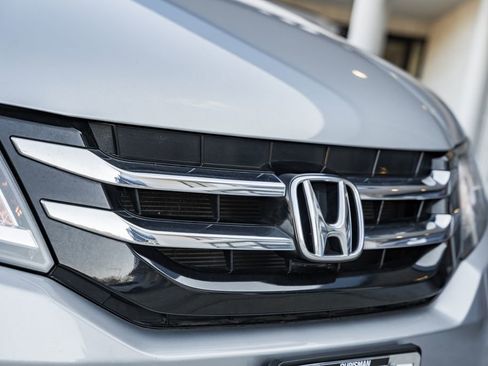 Used 2017 Honda Odyssey Touring Elite image 9