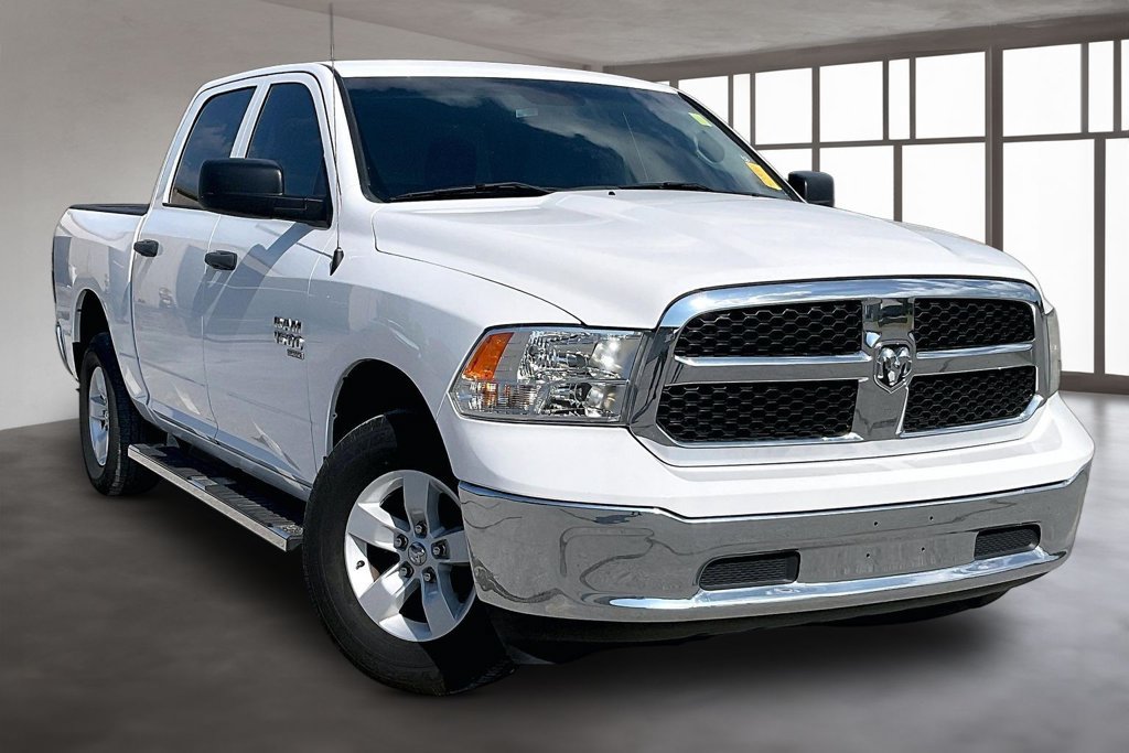 Used 2022 RAM 1500 Classic SLT AWD/4WD image 3