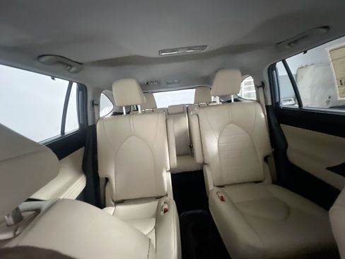 Used 2023 Toyota Highlander XLE AWD/4WD image 33