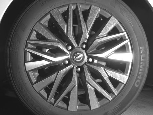 Used 2025 Nissan Altima 2.5 SV FWD image 12