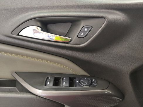 Used 2025 Chevrolet Trax ACTIV w/ Sunroof Package FWD image 27