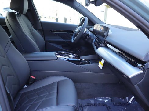 Used 2025 BMW 530i 530i w/ M Sport Package image 18