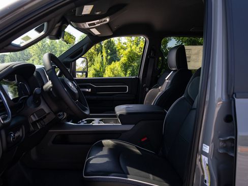 New 2026 RAM 4500 4x4 Crew Cab DRW w/ Laramie Trim Package image 13