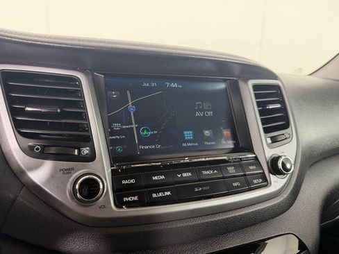 Used 2016 Hyundai Tucson Limited w/ Option Group 03 FWD image 15