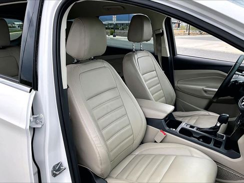 Used 2017 Ford Escape Titanium image 8