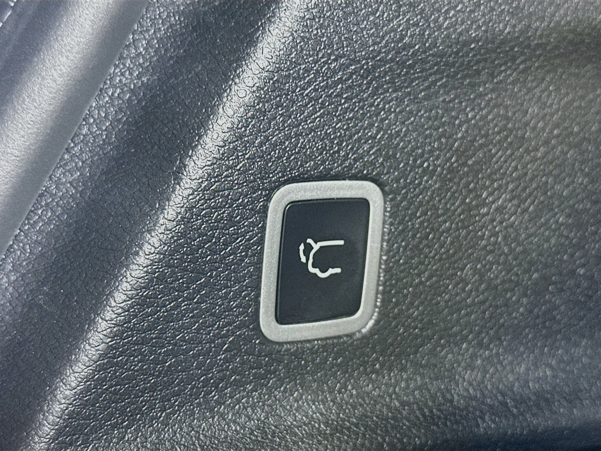 Used 2025 Chrysler Pacifica Select FWD image 30