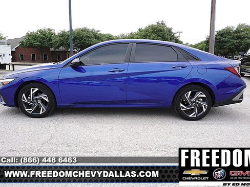 Used 2025 Hyundai Elantra Sport FWD image 4
