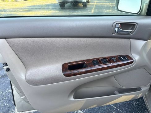 Used 2005 Toyota Camry LE FWD image 9